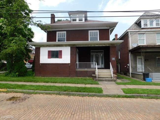 220 Greydon Ave-Unit -Unit 1 in Mckees Rocks, PA - Building Photo - Building Photo