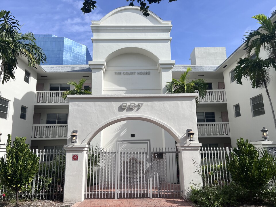 627 SE 4th Ave in Fort Lauderdale, FL - Foto de edificio