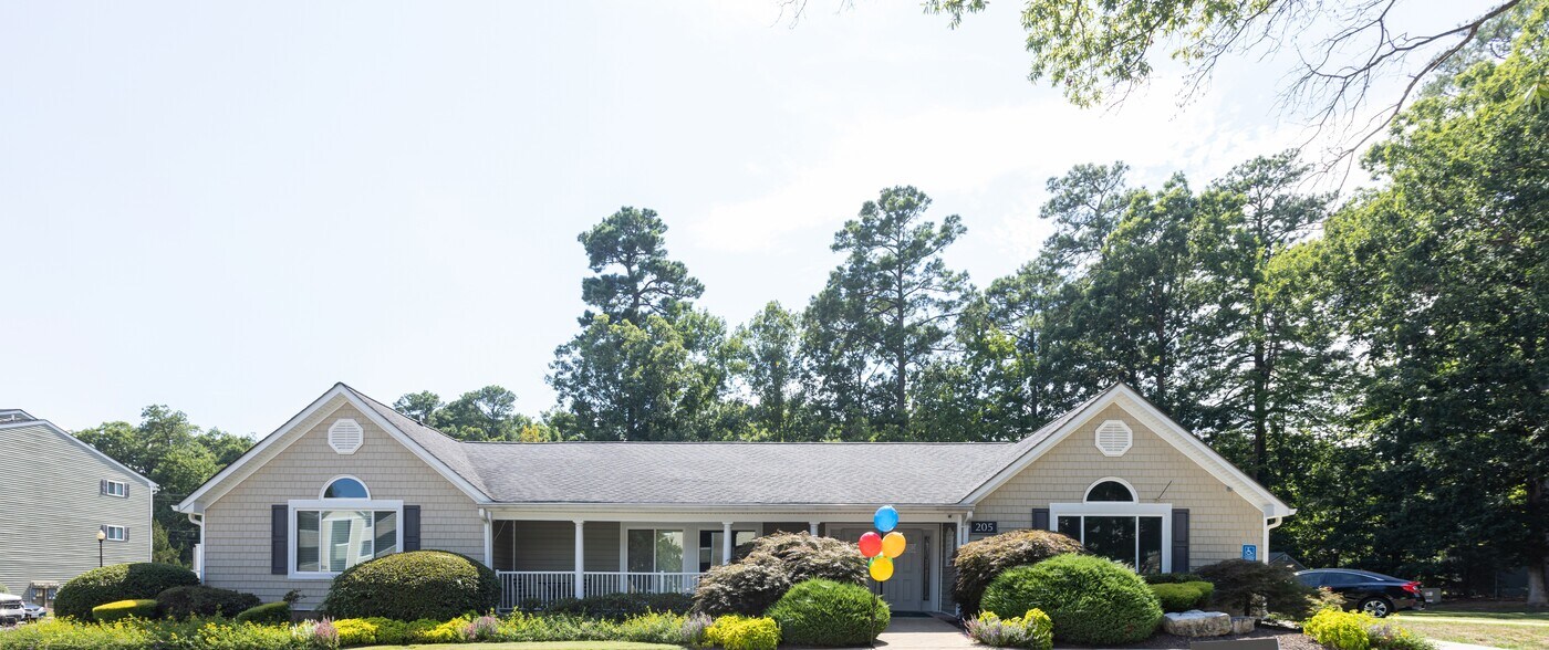 Woods of Jefferson in Newport News, VA - Building Photo