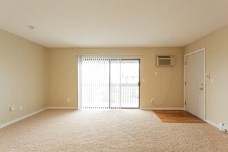 Newbury Apartment Homes in Syracuse, NY - Building Photo - Interior Photo