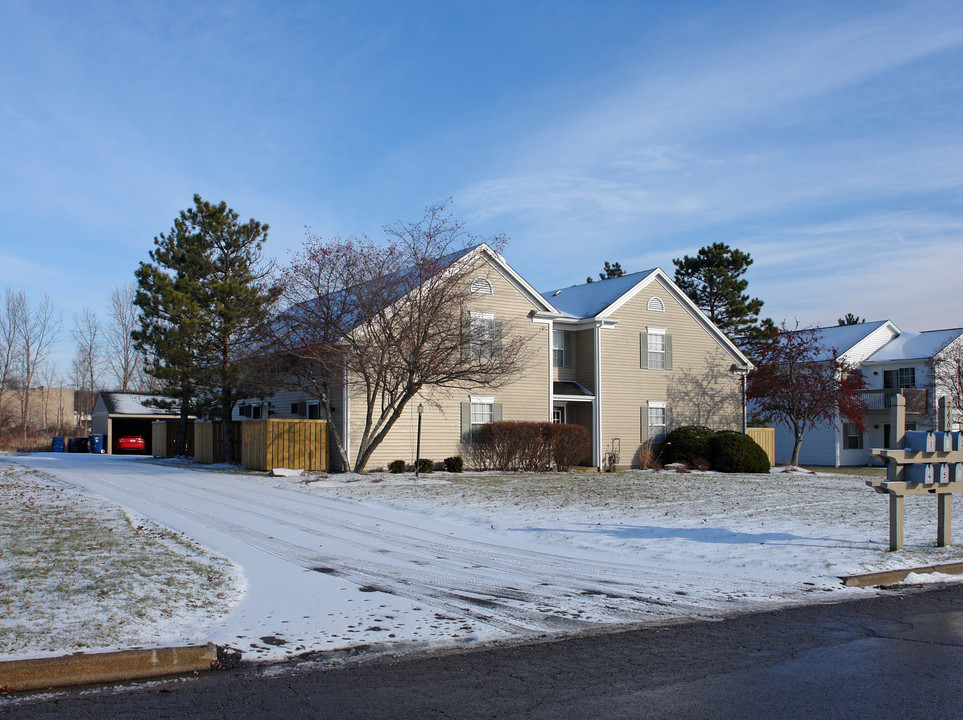 7468 Huntington Dr in Canfield, OH - Building Photo