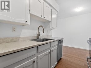 170 W 4th St in North Vancouver, BC - Building Photo - Building Photo