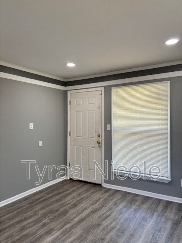 19144 Moross Rd in Detroit, MI - Foto de edificio - Building Photo