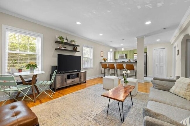 27 Commonwealth Ave in Newton, MA - Building Photo - Building Photo