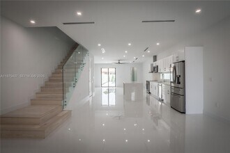 3107 SW 26th St in Miami, FL - Foto de edificio - Building Photo