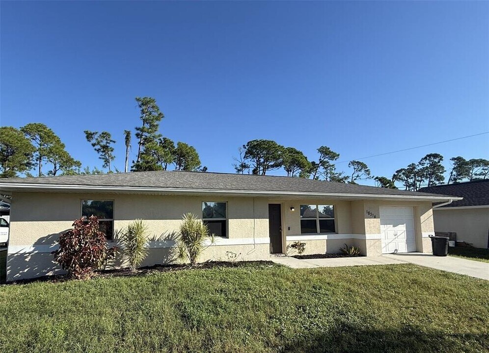 18314 Quadrille Ave in Port Charlotte, FL - Building Photo
