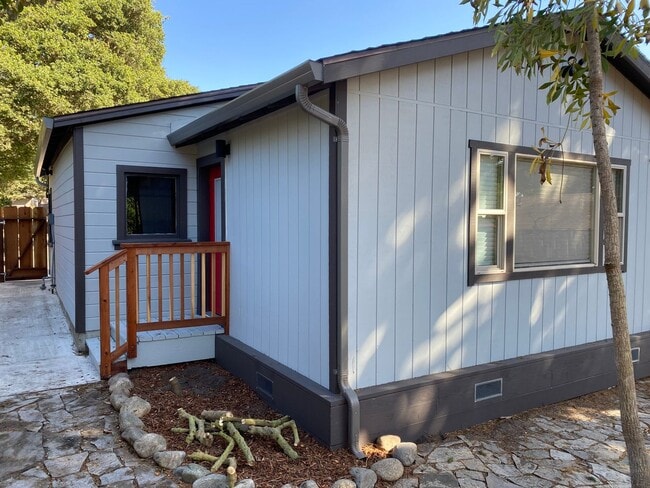 708 Crocker Ave in Pacific Grove, CA - Building Photo - Building Photo