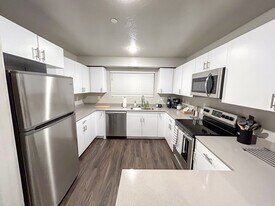 128 N Lone Rock Dr, Unit A105 in Hurricane, UT - Building Photo