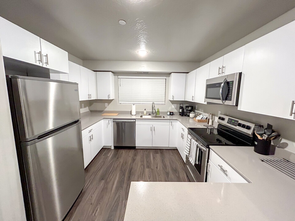 128 N Lone Rock Dr, Unit A105 in Hurricane, UT - Building Photo