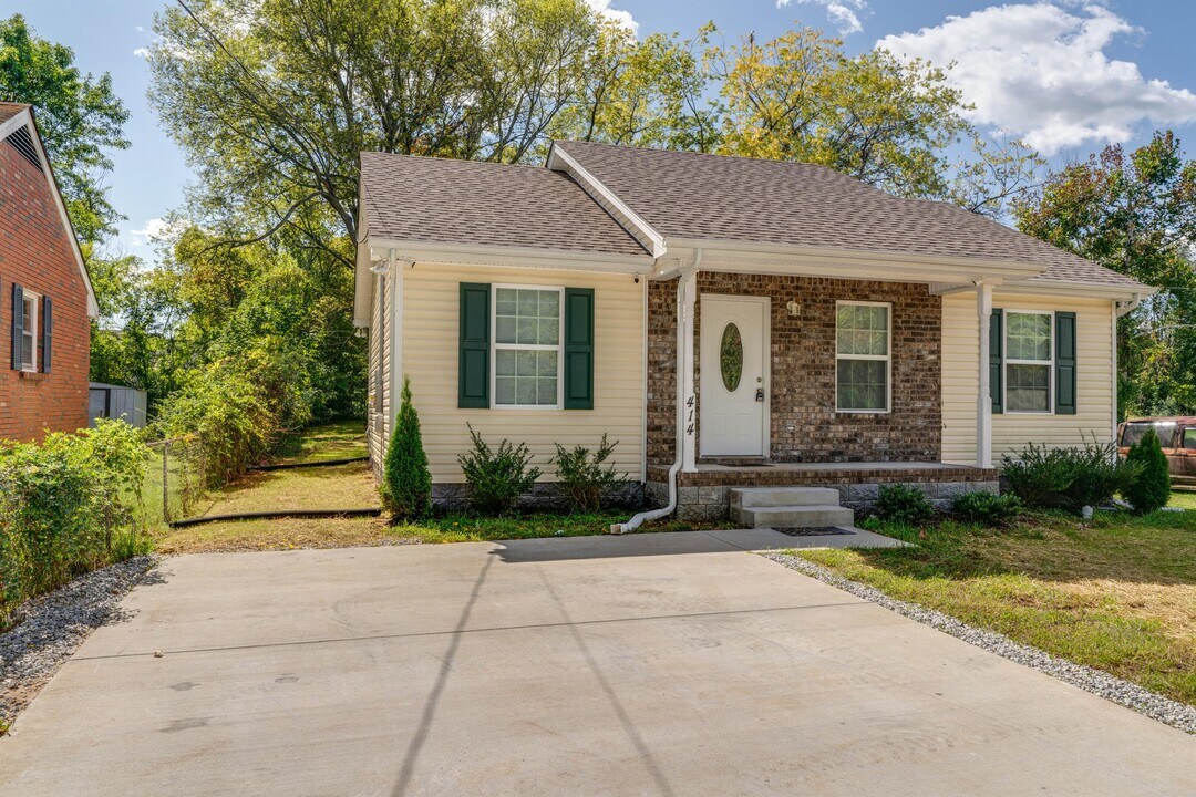 816 19th Ave W in Springfield, TN - Building Photo