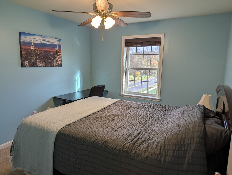 327 Melbourne Ln in Mechanicsburg, PA - Foto de edificio