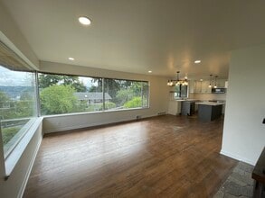 14559 37th Ave NE in Lake Forest Park, WA - Building Photo - Building Photo