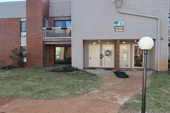 108 Pico Ct in Hamilton, NJ - Foto de edificio - Building Photo