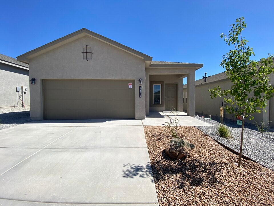 4806 Mount Salas St NE in Rio Rancho, NM - Building Photo