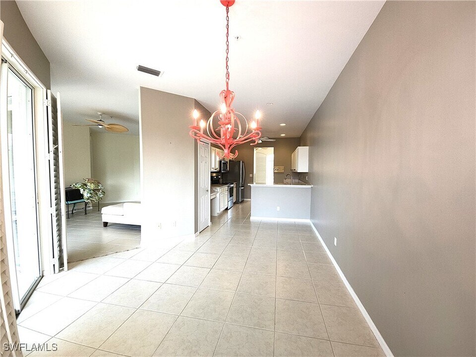 2135 Arielle Dr in Naples, FL - Building Photo