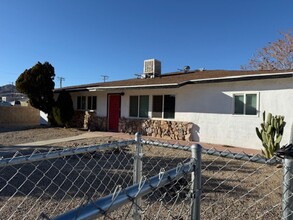 55820 Santa Fe Trail in Yucca Valley, CA - Foto de edificio - Building Photo