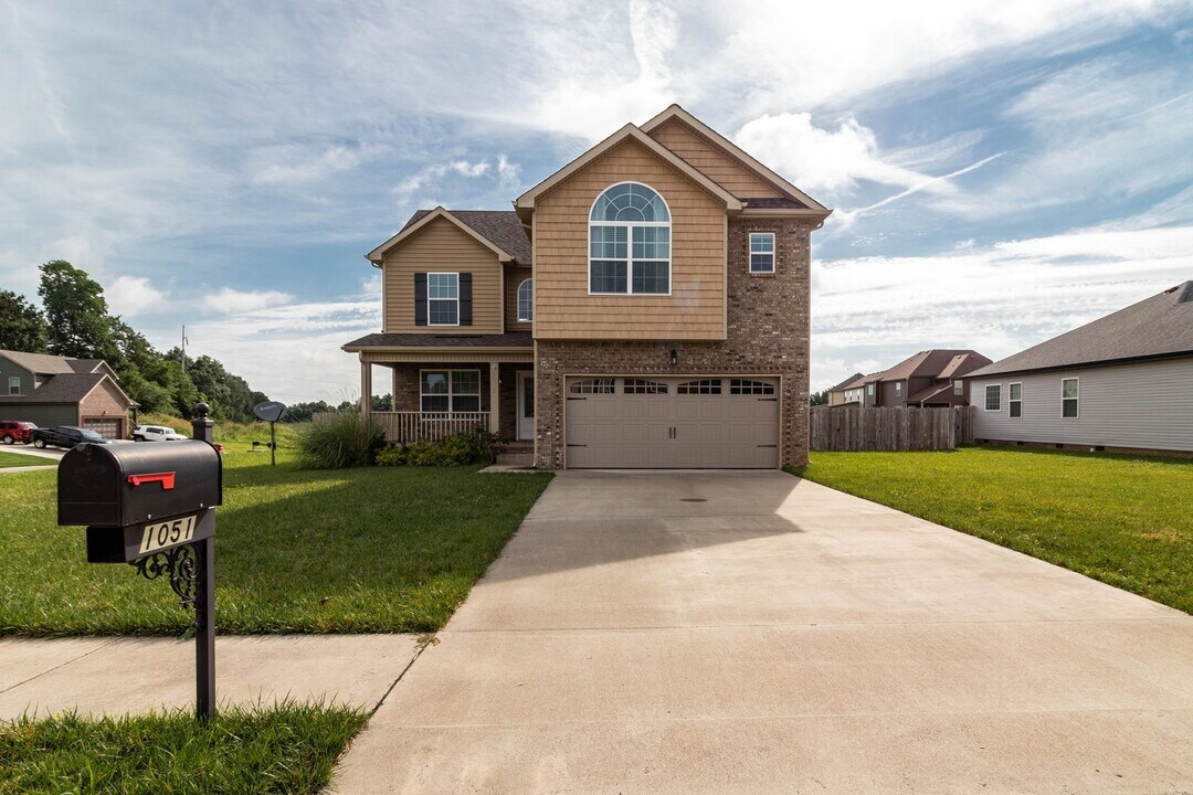 1051 Castlerock Dr in Clarksville, TN - Building Photo