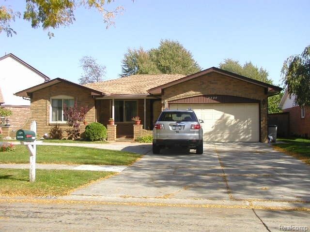 2952 Sylvan Dr in Sterling Heights, MI - Building Photo