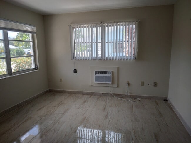 27681 Okeana St, Unit 7 in Bonita Springs, FL - Building Photo - Building Photo