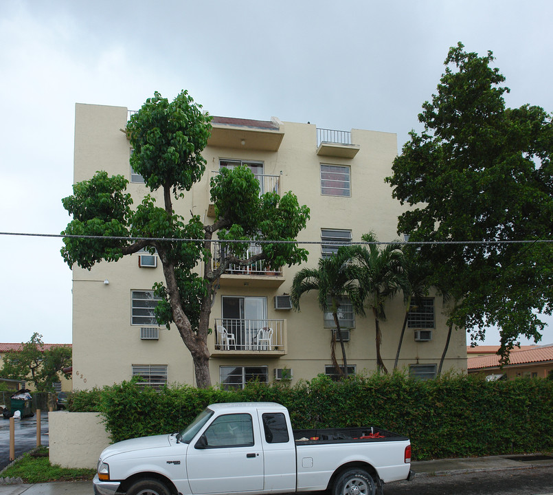 620 SW 10th St in Miami, FL - Building Photo