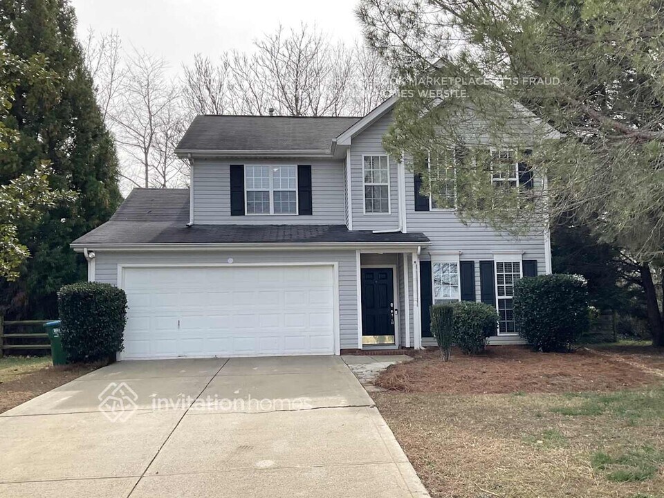 2419 Ivy Run Dr in Indian Trail, NC - Foto de edificio