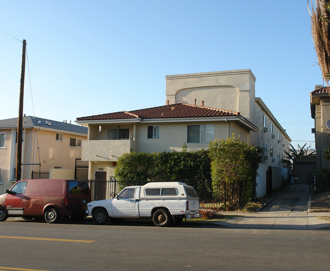 4011 Oakwood Ave in Los Angeles, CA - Foto de edificio - Building Photo