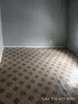 44 Vineyard Ave in Yonkers, NY - Building Photo