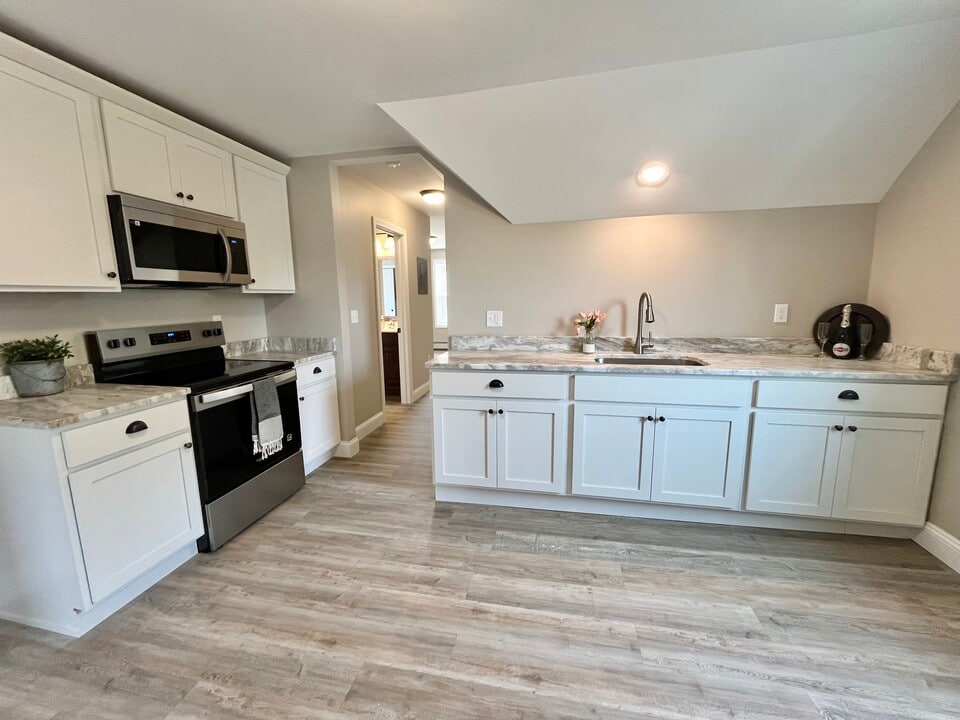 86 Grove St, Unit 3 in Vernon, CT - Building Photo