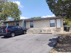 908/910-910 Allen St in San Marcos, TX - Building Photo