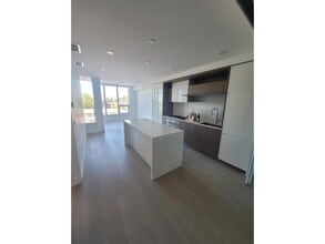 1342 Johnston Rd in White Rock, BC - Building Photo - Building Photo