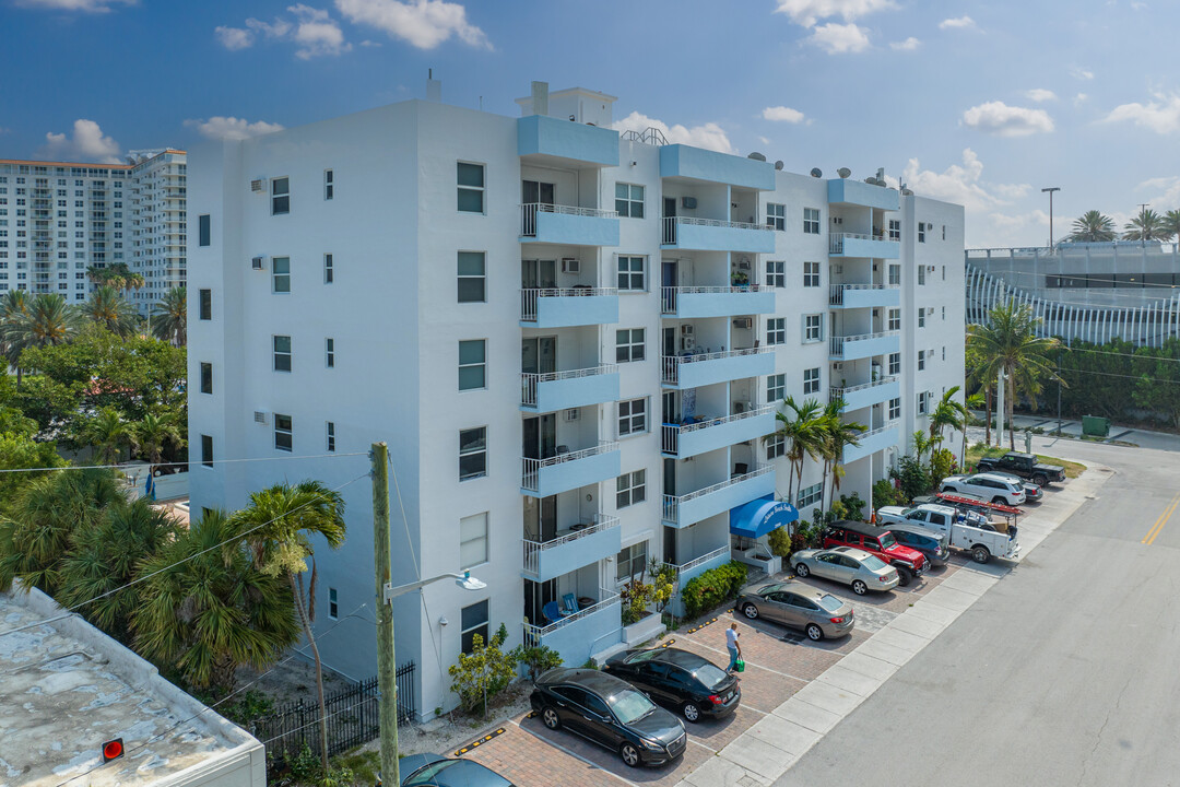 Leisure Beach South in Fort Lauderdale, FL - Foto de edificio