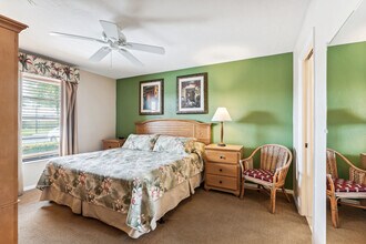 600 Neapolitan Way in Naples, FL - Building Photo - Building Photo