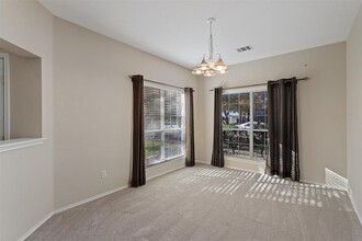 11117 Los Comancheros Rd in Austin, TX - Building Photo - Building Photo