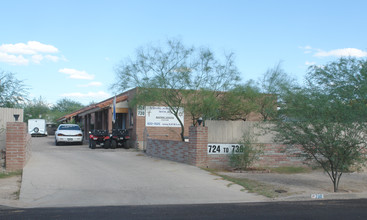 724-738 N 10th Ave in Tucson, AZ - Building Photo - Building Photo