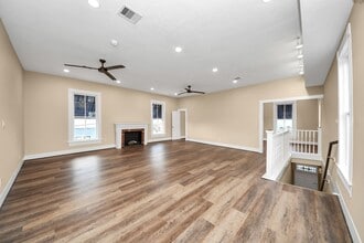 223 W Main St in La Porte, TX - Building Photo - Building Photo