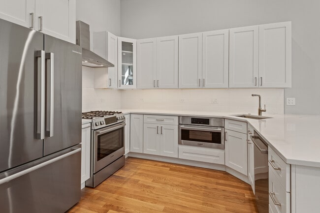 1349 N Noble St, Unit 1 in Chicago, IL - Foto de edificio - Building Photo