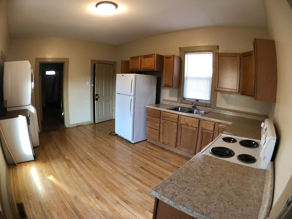 217 E King St in Winona, MN - Foto de edificio