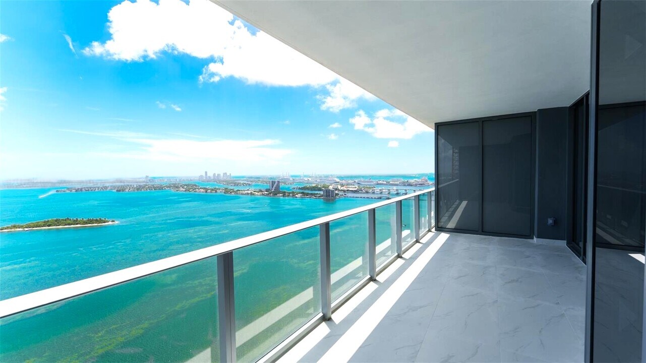 700 NE 24th St, Unit 2605 in Miami, FL - Foto de edificio