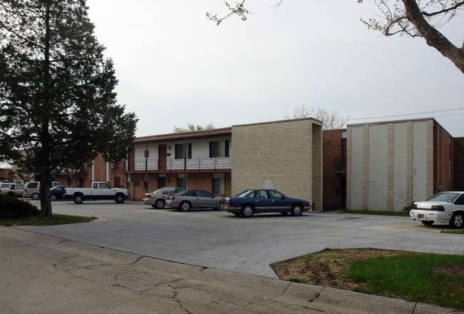 Garden Royal Apartments in Fort Wayne, IN - Building Photo - Building Photo