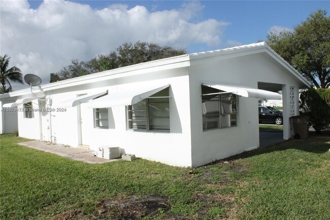 4270 NW 1st Terrace in Pompano Beach, FL - Foto de edificio - Building Photo