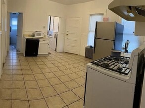 28 Gershom Ave in Lowell, MA - Building Photo - Building Photo