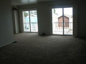 141 Darby Pl, Unit 1 in San Bruno, CA - Foto de edificio - Building Photo