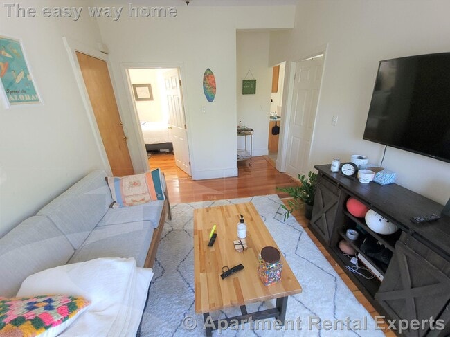 37 Oak St, Unit #3R in Somerville, MA - Building Photo - Building Photo