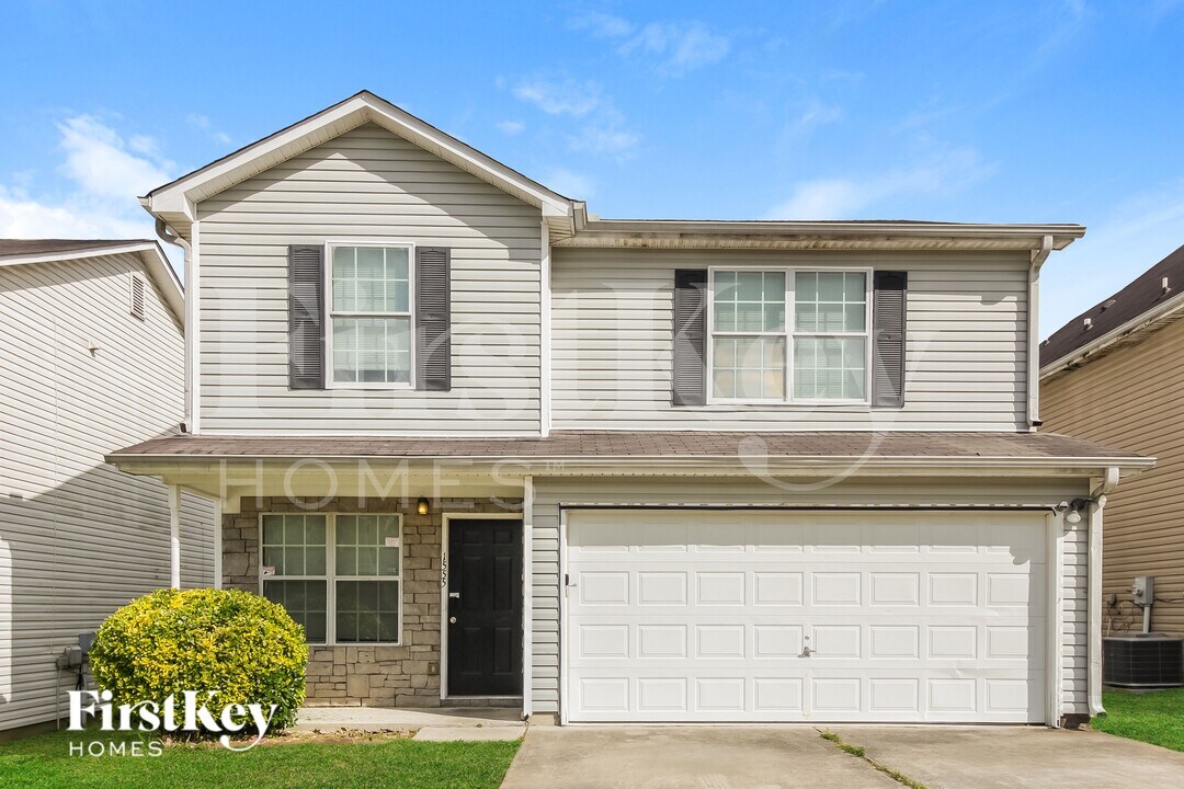 1555 Keystone Dr in Conley, GA - Foto de edificio