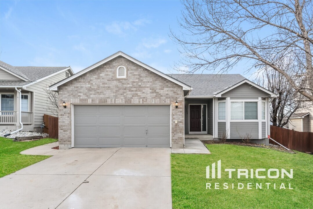 23932 Glenmoor Dr in Parker, CO - Building Photo