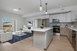 100 N Main St in Bristol, CT - Building Photo - Building Photo