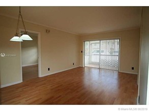 2720 Forest Hills Blvd-Unit -103 in Coral Springs, FL - Foto de edificio - Building Photo