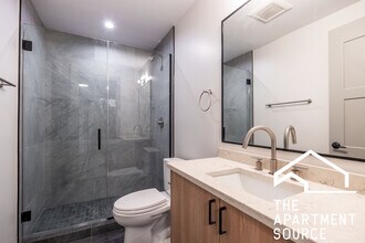 1323 W Estes Ave, Unit 1323 W. Estes #1 in Chicago, IL - Building Photo - Building Photo