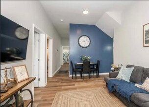 887 Lexington Ave in Cincinnati, OH - Building Photo - Building Photo