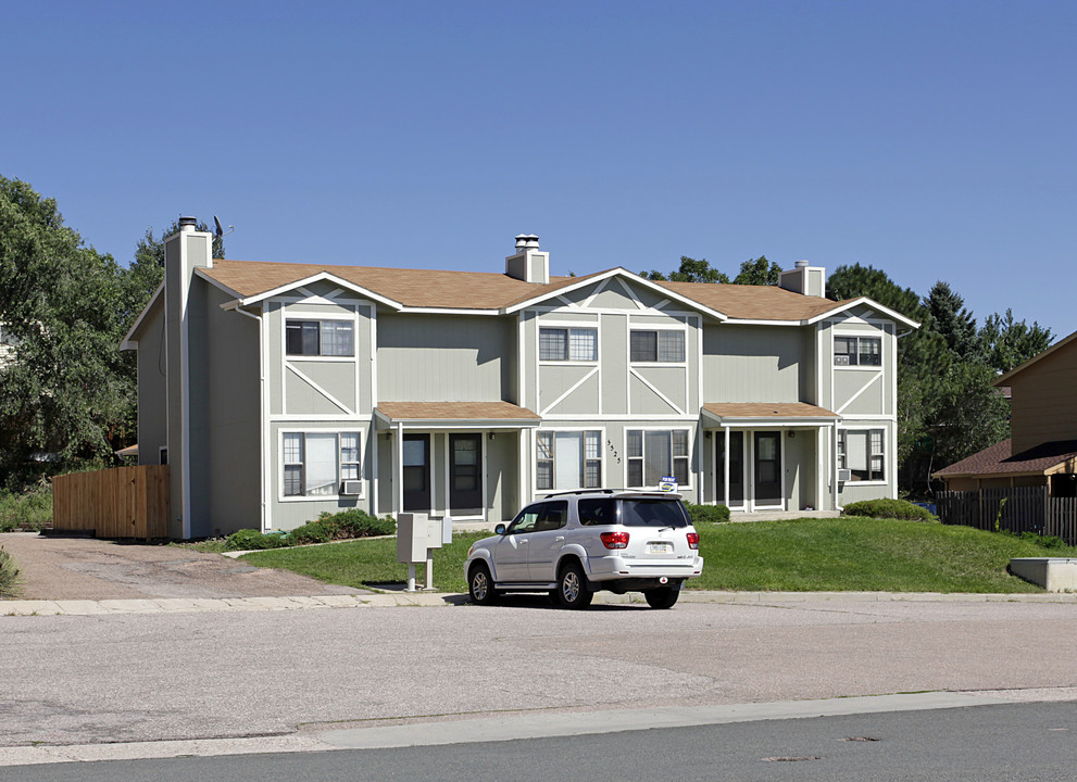 5525 Tomah Dr in Colorado Springs, CO - Foto de edificio